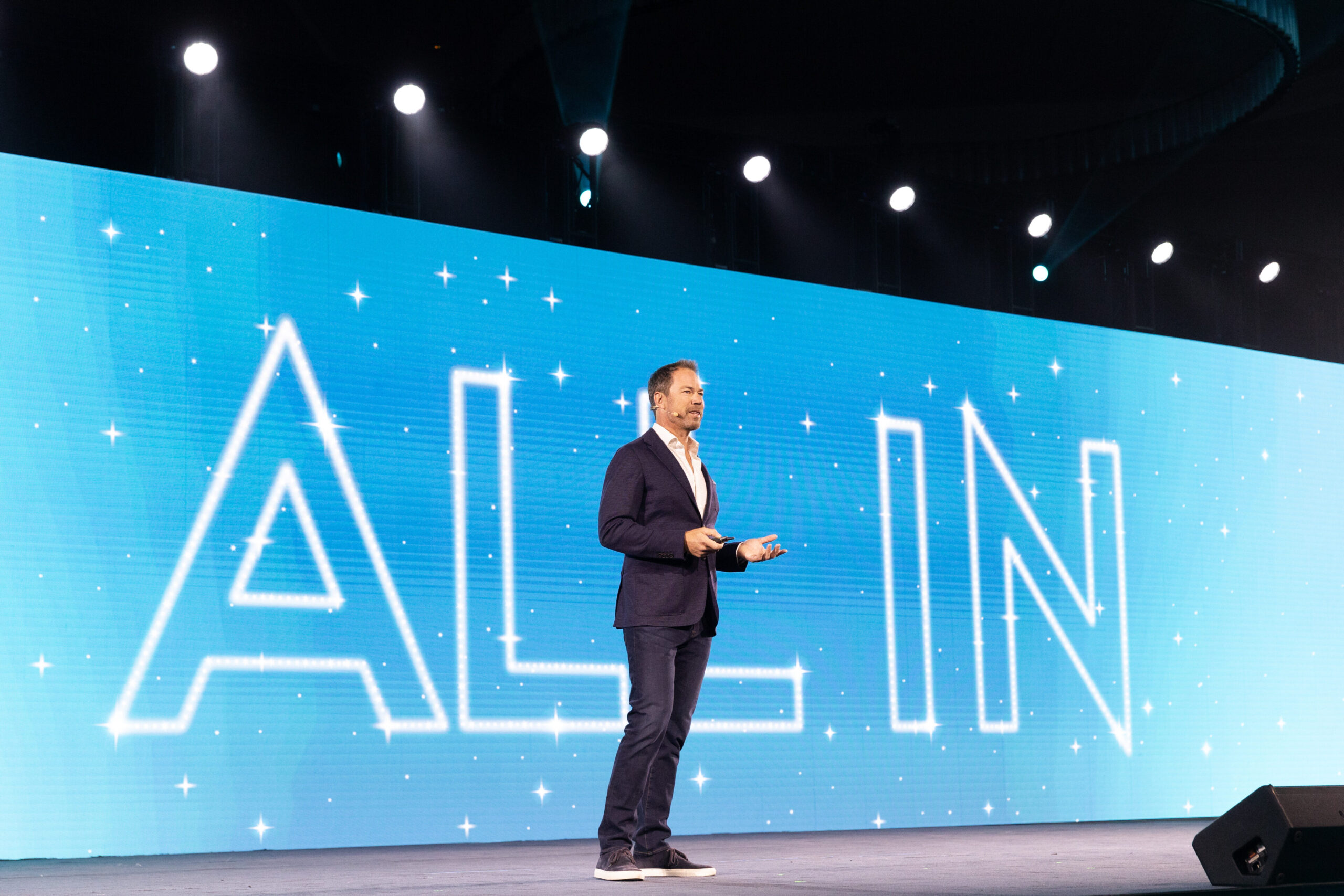 6sense Advances Use of AI to Unlock B2B Revenue Potential at Breakthrough 2024